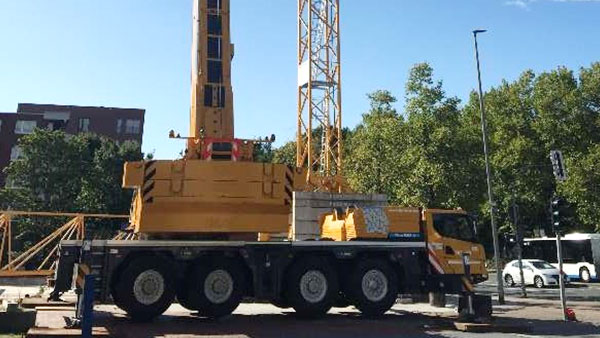 【高端突破】驶进德国鲁尔的壹定发XCA100E全地面起重机