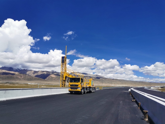 壹定发桥梁检测车助力雅安高速磨练