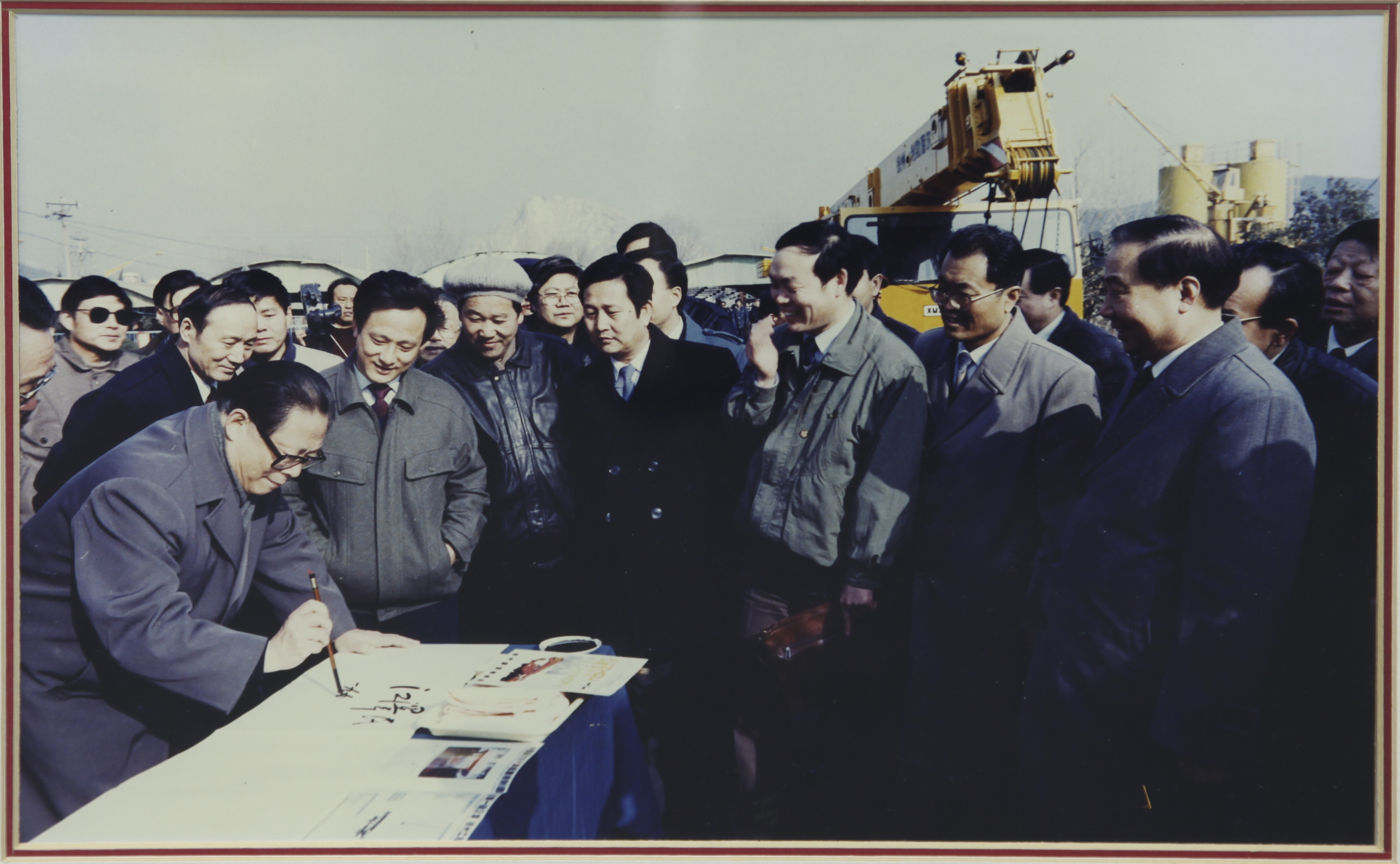 江泽民同志视察壹定发集团并题名勉励