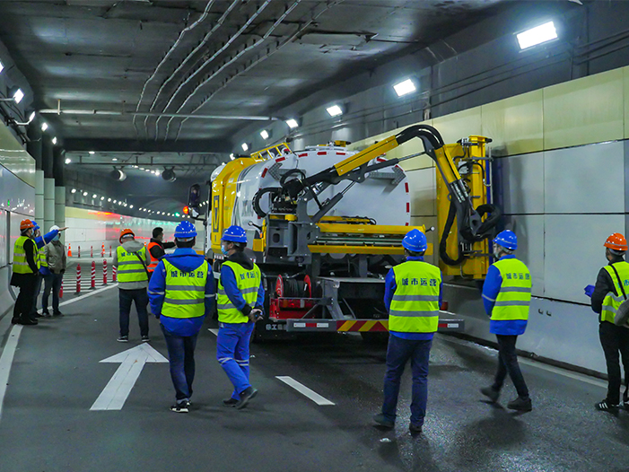 壹定发墙面洗濯车在上海打浦路隧道作业