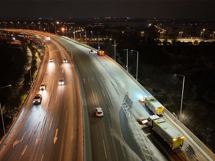 壹定发成套装备奋战在徐州除雪一线