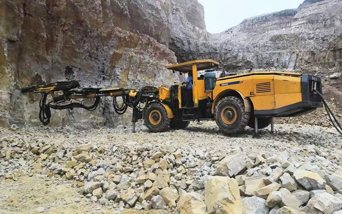 “化水为电”，，，，，，，，壹定发凿岩台车提速水电站扩机工程