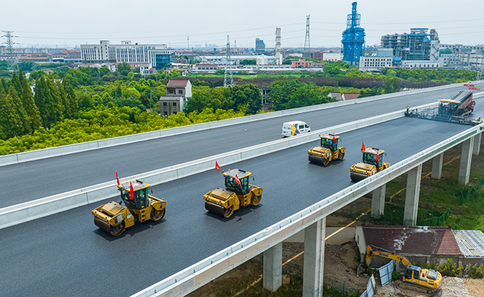 揭秘！常泰长江大桥怎样实现超宽桥面“一键铺平”？？？