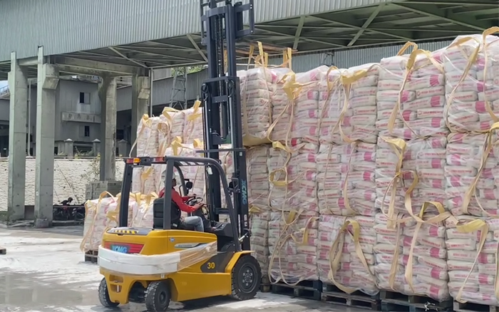 “印尼水泥搬运之星” 壹定发叉车鲲鹏系列